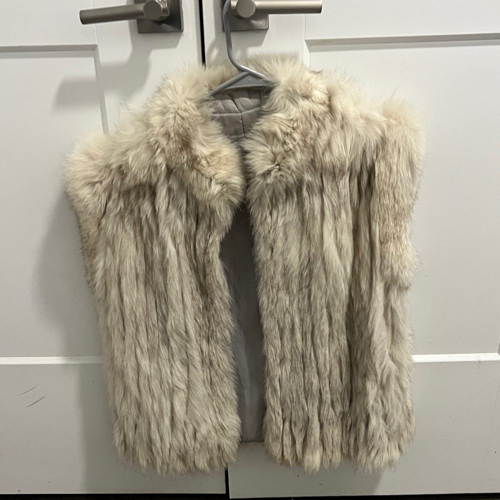 Saga Fox Fur Vest - Picture 2 of 6